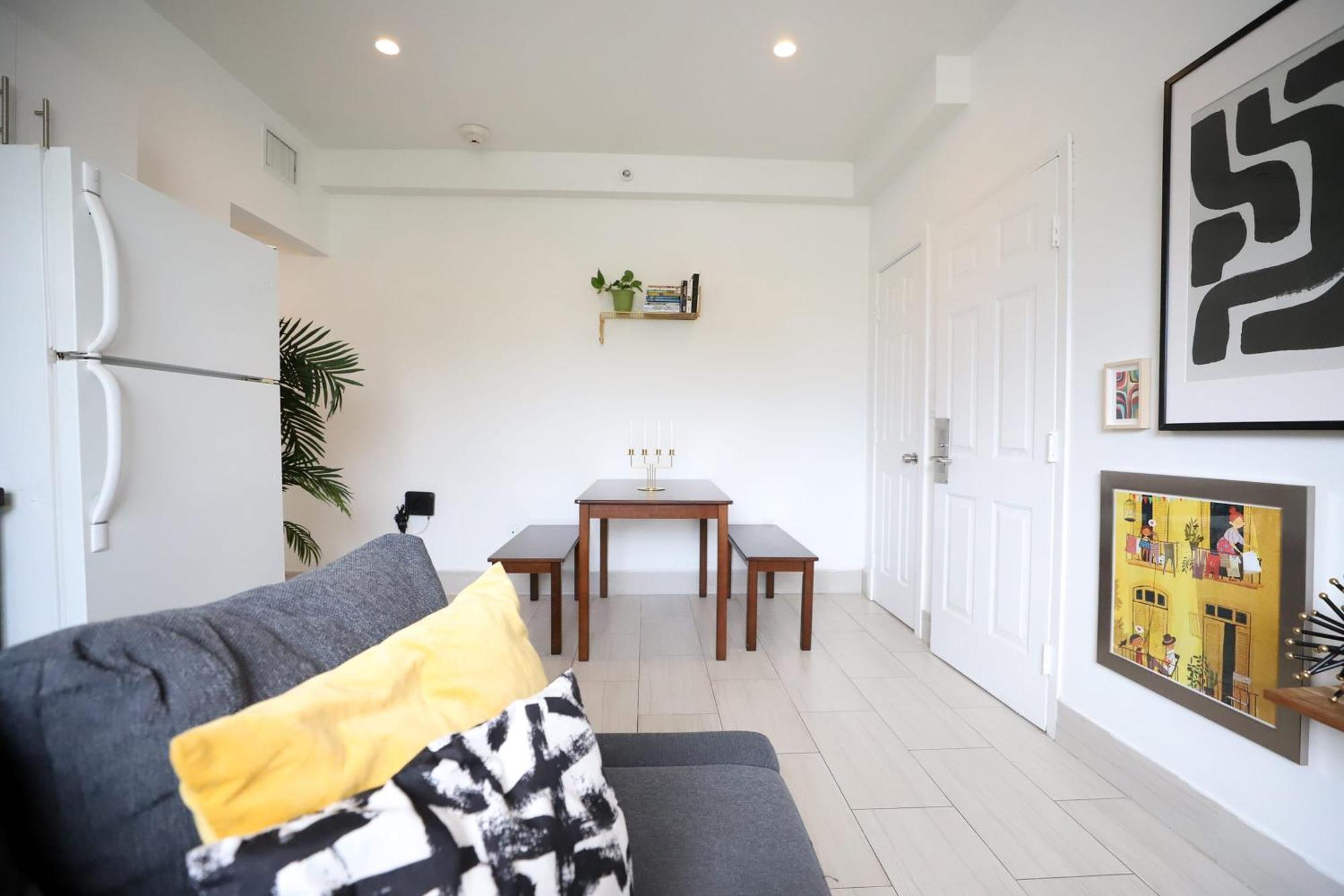 2 Bedroom Apartment 3 Minute Walk To South Beach & Ocean Drive ميامي بيتش المظهر الخارجي الصورة