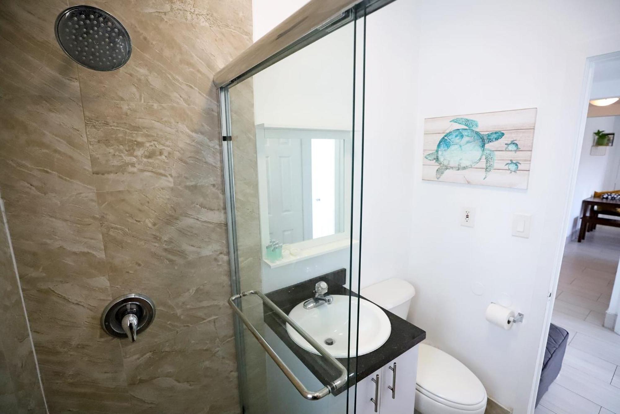 2 Bedroom Apartment 3 Minute Walk To South Beach & Ocean Drive ميامي بيتش المظهر الخارجي الصورة