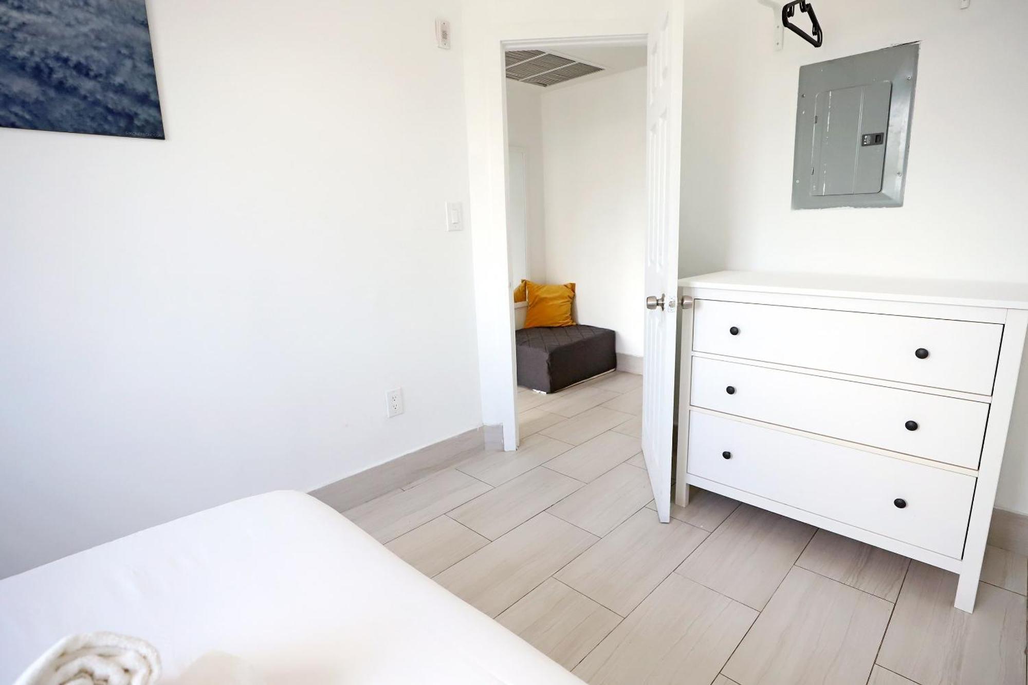 2 Bedroom Apartment 3 Minute Walk To South Beach & Ocean Drive ميامي بيتش المظهر الخارجي الصورة