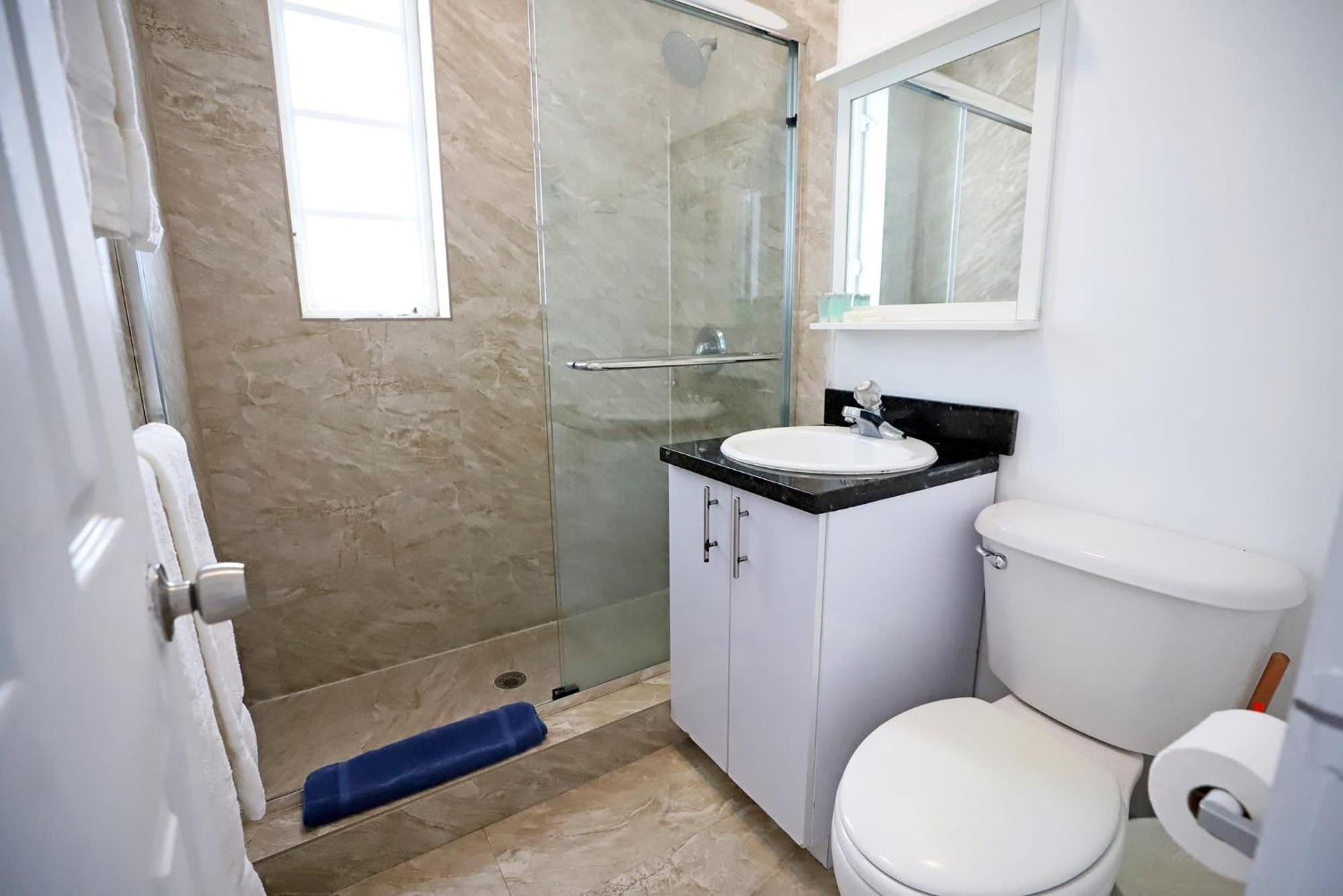 2 Bedroom Apartment 3 Minute Walk To South Beach & Ocean Drive ميامي بيتش المظهر الخارجي الصورة