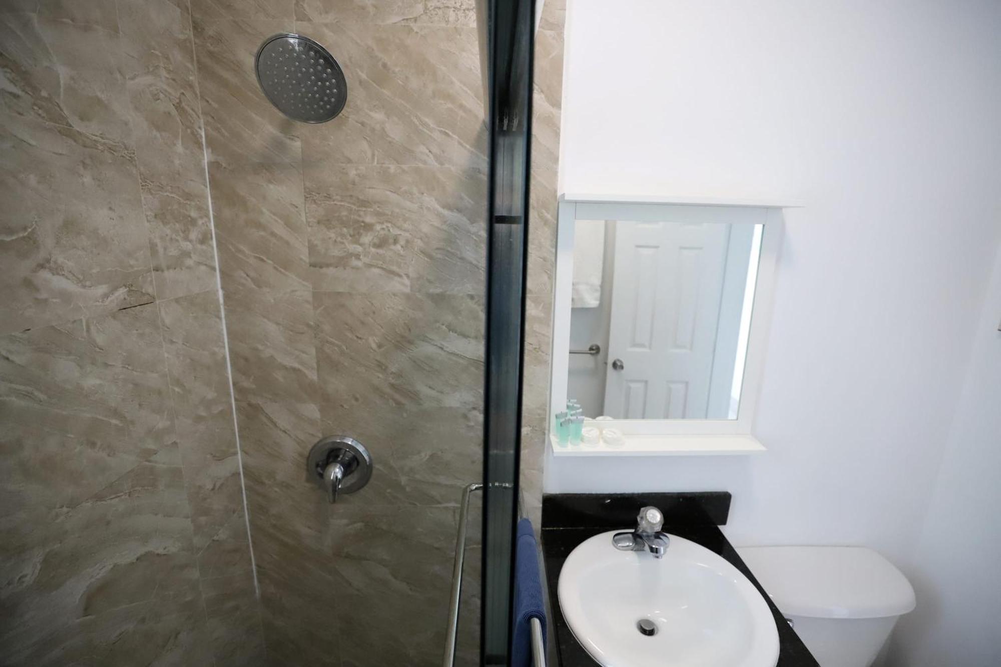 2 Bedroom Apartment 3 Minute Walk To South Beach & Ocean Drive ميامي بيتش المظهر الخارجي الصورة
