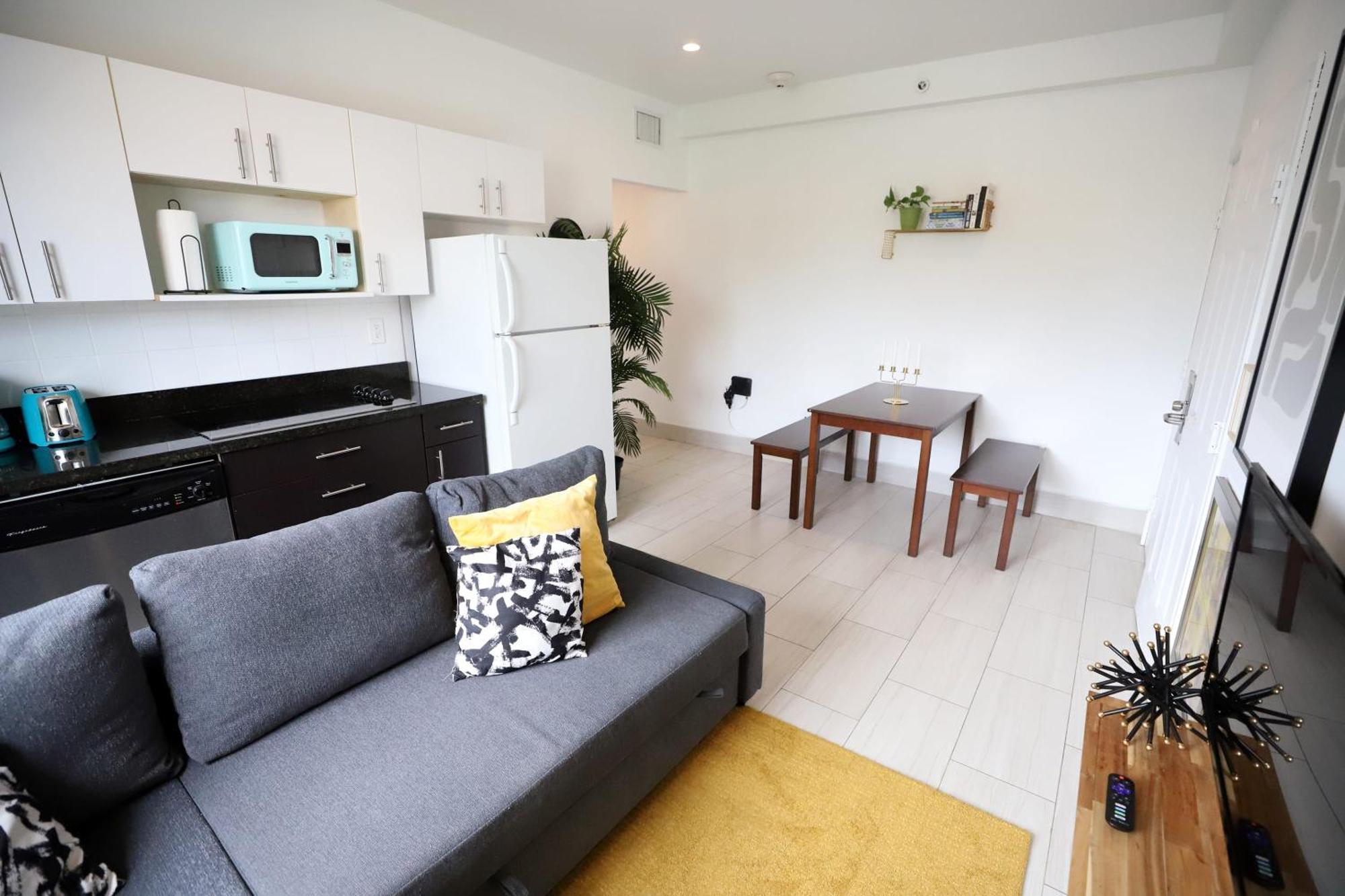 2 Bedroom Apartment 3 Minute Walk To South Beach & Ocean Drive ميامي بيتش المظهر الخارجي الصورة