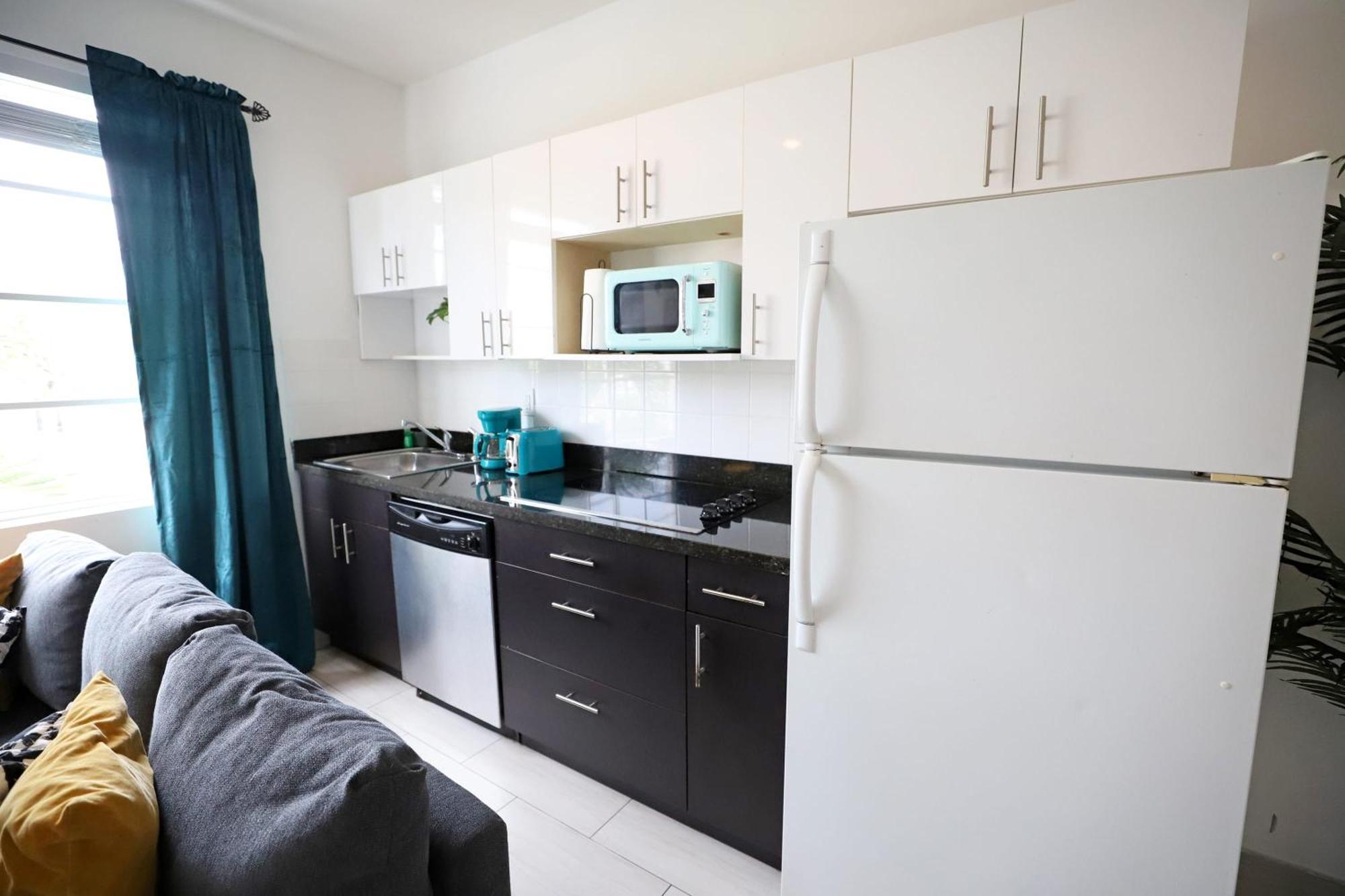2 Bedroom Apartment 3 Minute Walk To South Beach & Ocean Drive ميامي بيتش المظهر الخارجي الصورة
