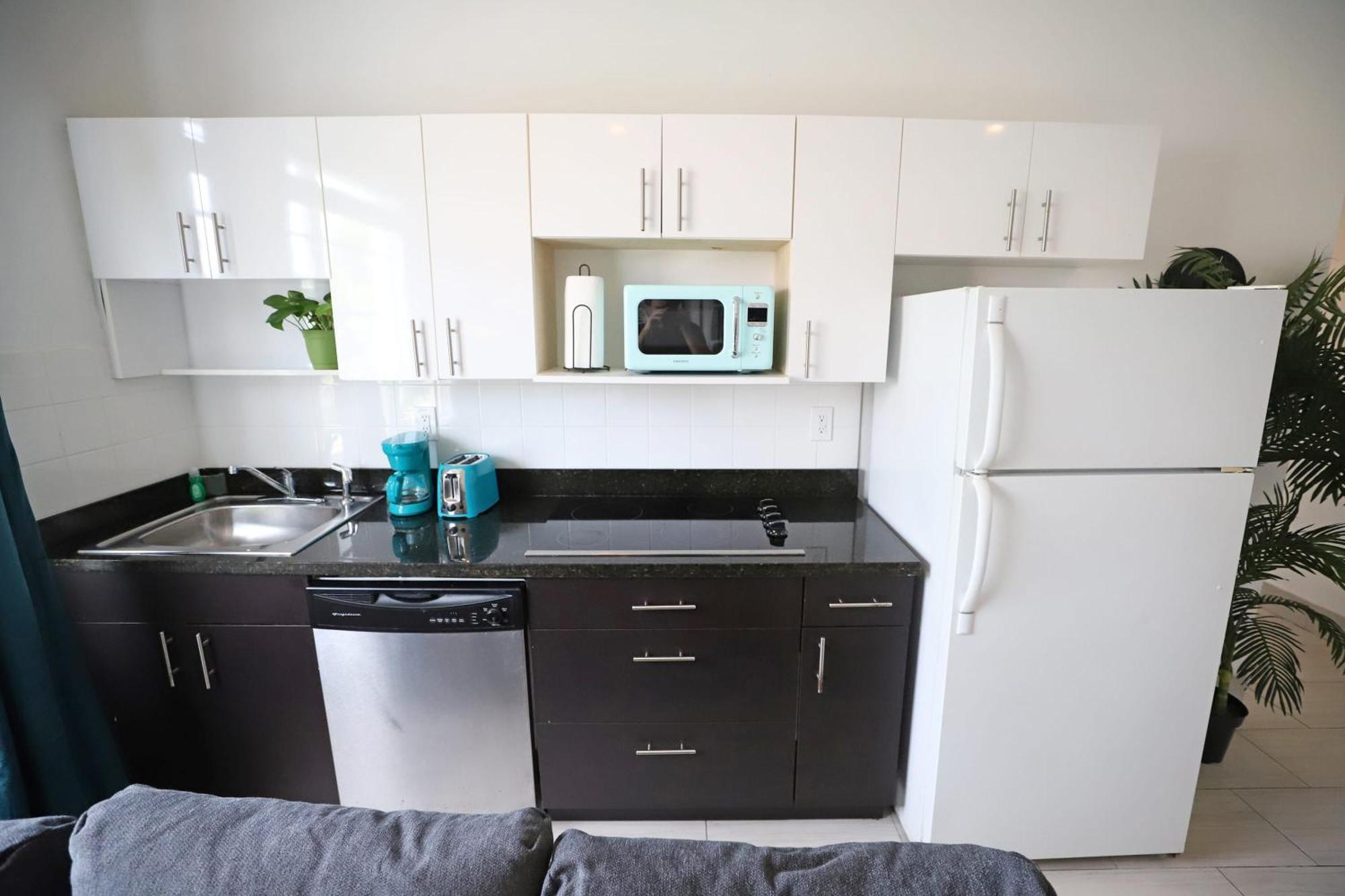 2 Bedroom Apartment 3 Minute Walk To South Beach & Ocean Drive ميامي بيتش المظهر الخارجي الصورة