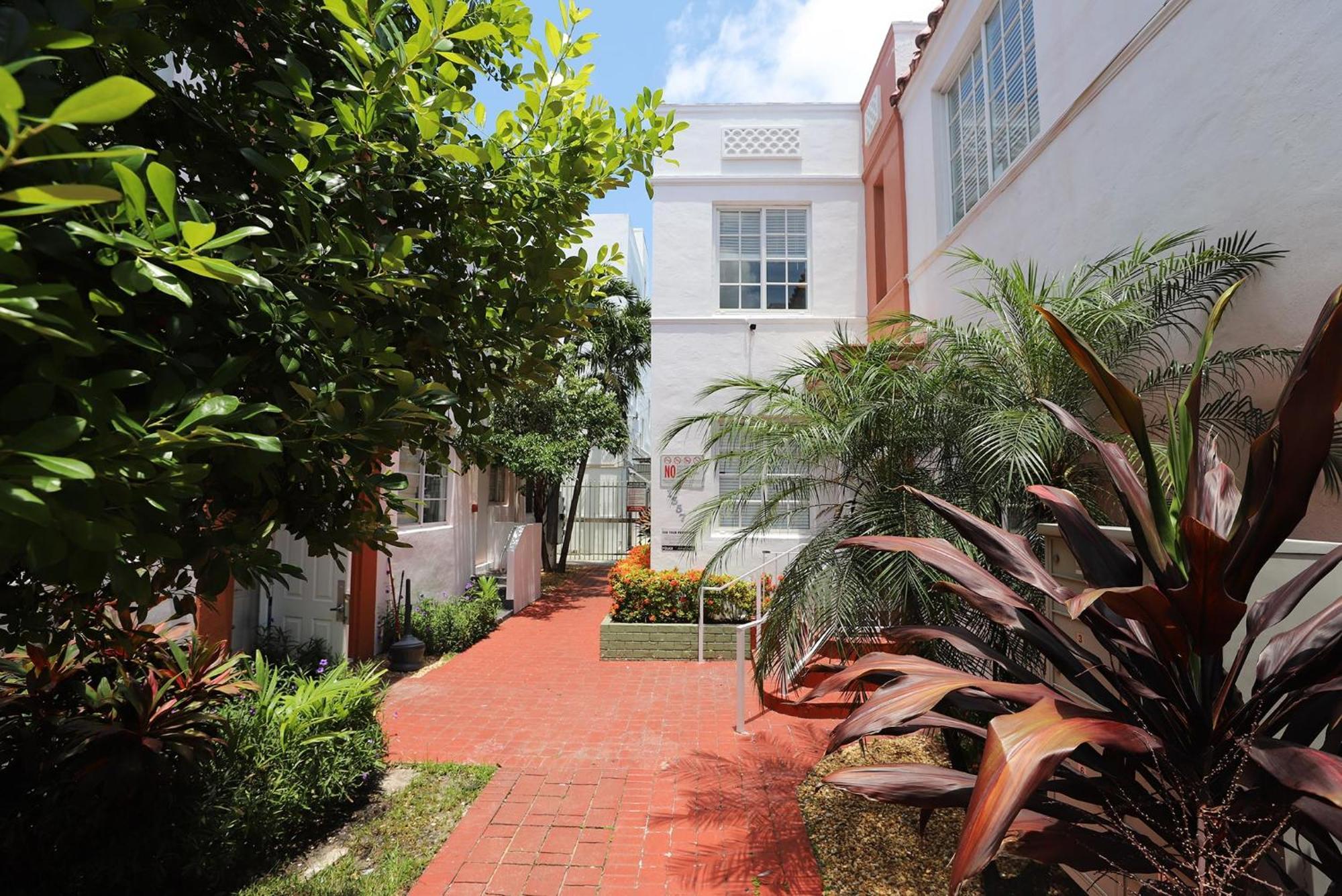 2 Bedroom Apartment 3 Minute Walk To South Beach & Ocean Drive ميامي بيتش المظهر الخارجي الصورة